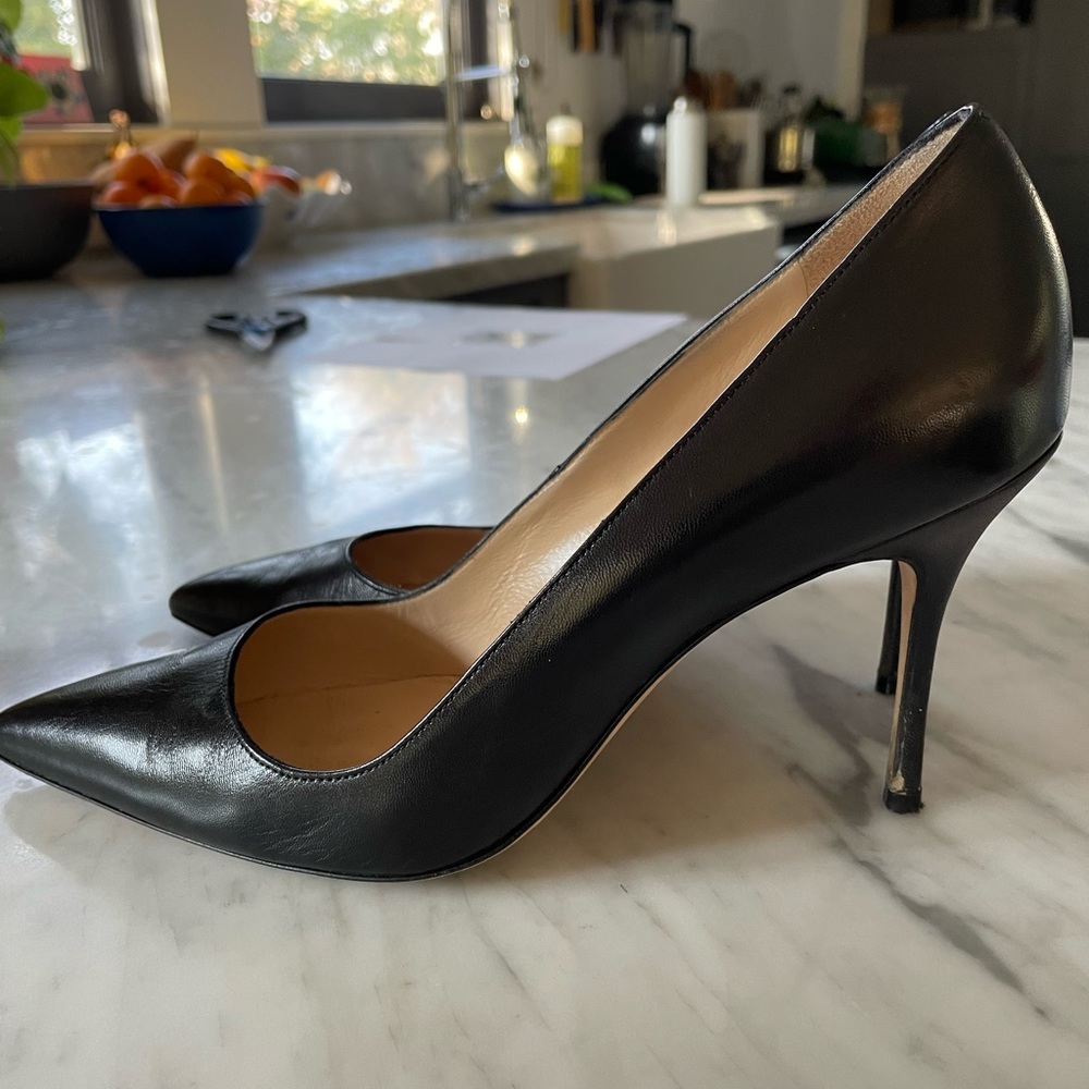 Manolo Blahnik classic black pumps